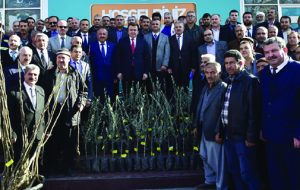 BÜYÜKŞEHİR’DEN FİDAN DAĞITIMI