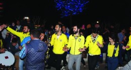 Fenerbahçe Galibiyeti Sokağa Taştı