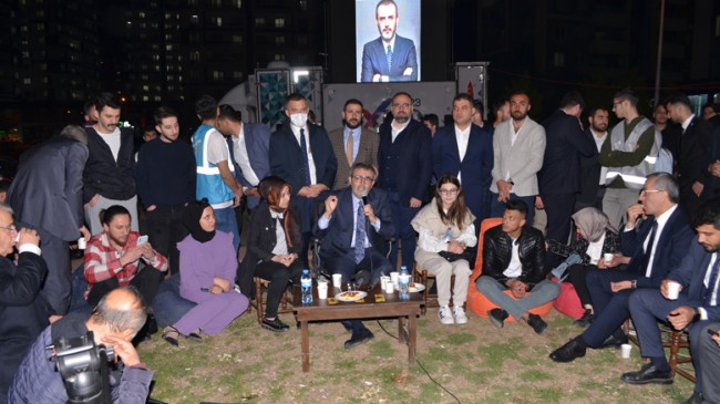 AK Parti Grup Başkanvekili Mahir Ünal, Kahramanmaraş’ta gençlerle buluştu