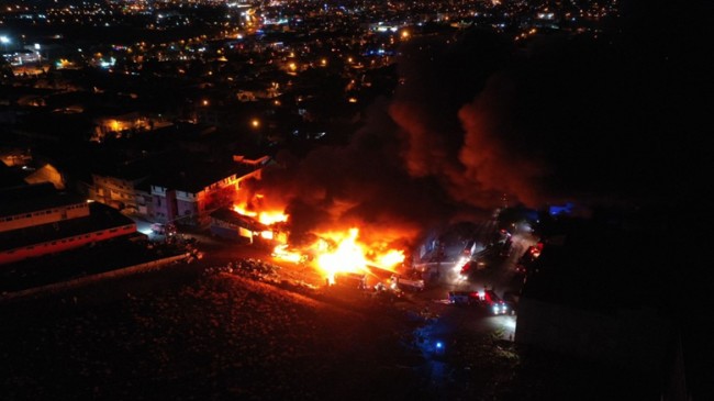 Kahramanmaraş’taki Geri Dönüşüm Fabrikasında Çıkan Yangın Kontrol Altına Alındı
