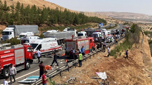 Gaziantep’te Katliam Gibi Zincirleme Kaza 16 ölü, 21 yaralı