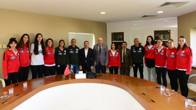 Sami Kervancıoğlu ve Alpedo Kahramanmaraş Voleybol Takımı Rektör Yasım’ı Ziyaret Etti