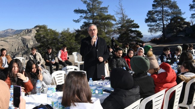 Başkan Güngör, Ali Kayası’nda Gençlerle Bir Araya Geldi