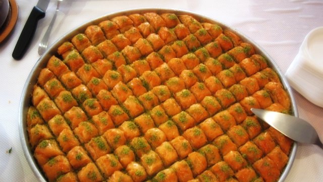 Tatlıcıdan Baklava Çaldılar