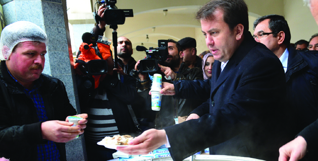 ETLİ PİLAV VE AYRAN İKRAMINA YOĞUN İLGİ