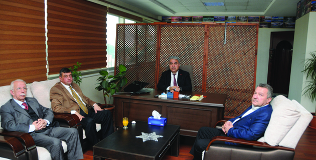 Arıkan sahada vatandaşlarla