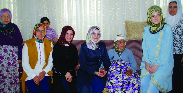 BÜYÜKŞEHİR’DEN EN YAŞLI ANNELERE ZİYARET