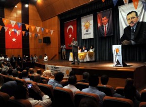 AK Parti Grup Başkanvekili Mahir Ünal, Kahramanmaraş'ta partisinin Necip Fazıl Kültür Merkezi'nde düzenlenen İl Danışma Meclisi Toplantısı'nda konuşma yaptı. (ERSOY SEVİNÇ - Anadolu Ajansı)