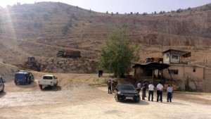 pkk-lilar-belediyenin-kum-ocagi-santiyesi-ve-7676746_x_o
