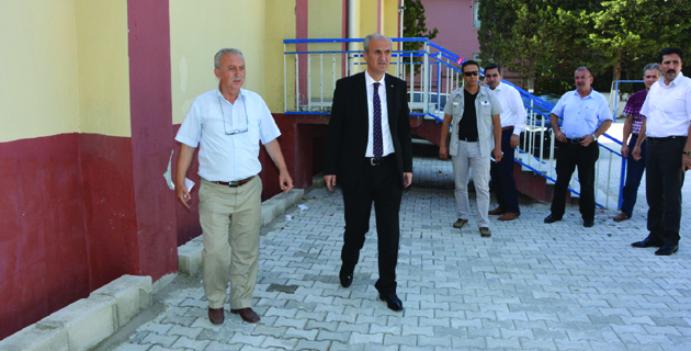 ÖĞRENCİSİ OLDUĞU OKULU 38 YIL SONRA BELEDİYE BAŞKANI OLARAK ZİYARET ETTİ