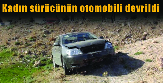 Kadın sürücünün otomobili devrildi