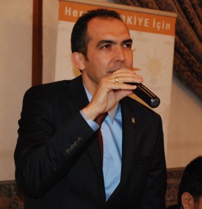 AK PARTİ KAHRAMANMARAŞ İL TEŞKİLATI, PARTİDE YENİ GÖREV ALAN YÖNETİM KURULU ÜYELERİNİ BASINA TANITTI. AK PARTİ İL BAŞKANI AHMET ÖZDEMİR, PARTİDE GÖREV ALAN İSİMLERİ TEK TEK AÇIKLADI. (ALİ KEKLİK - MUHAMMET ÖZER/KAHRAMANMARAŞ-İHA)