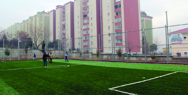 BÜYÜKŞEHİR’DEN HALI SAHA