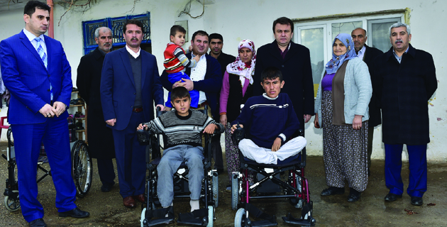 Büyükşehir engellilere akülü sandalye dağıttı