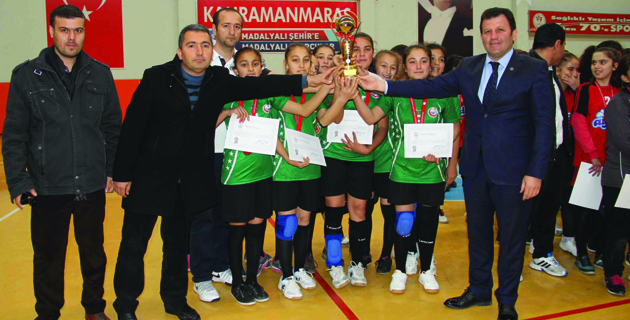 HENTBOL’UN YILDIZLARI BELLİ OLDU