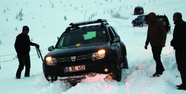 Kahramanmaraş’ta Karda Araçlar Mahsur Kaldı
