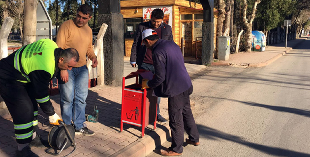 BÜYÜKŞEHİR’DEN AYAKLI ÇÖP KOVASI UYGULAMASI