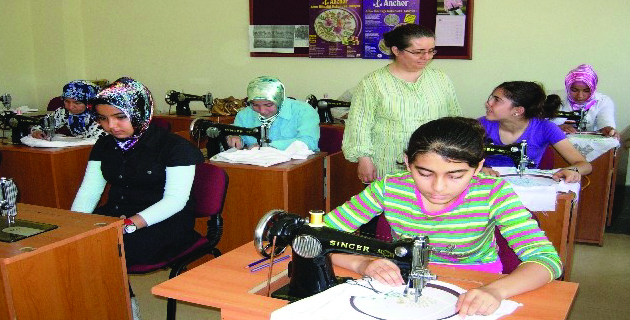 Mesleki Kurslara 14 Bin Kişi Katıldı 1400 Kişi Bitirebildi