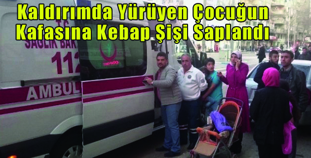 Kaldırımda Yürüyen Çocuğun  Kafasına Kebap Şişi Saplandı