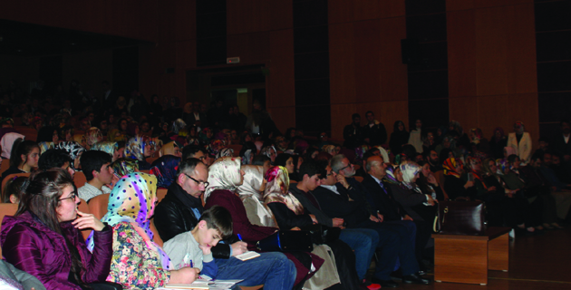 NAMAZ KONFERANSINA YOĞUN İLGİ
