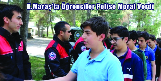 K.Maraş’ta Öğrenciler Polise Moral Verdi