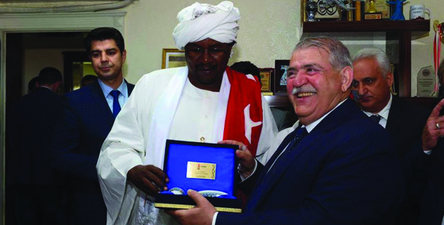 SUDAN HEYETİNİN “TÜRK BAYRAĞI” SEVGİSİ