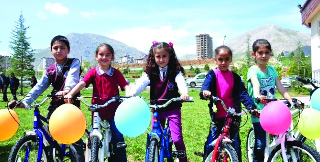 K.Maraş’ta 49 Öğrenciye Bisiklet Dağıtıldı