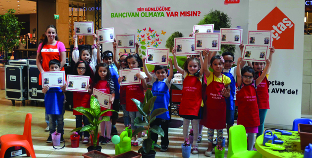 Minik bahçıvanlar Piazza’da