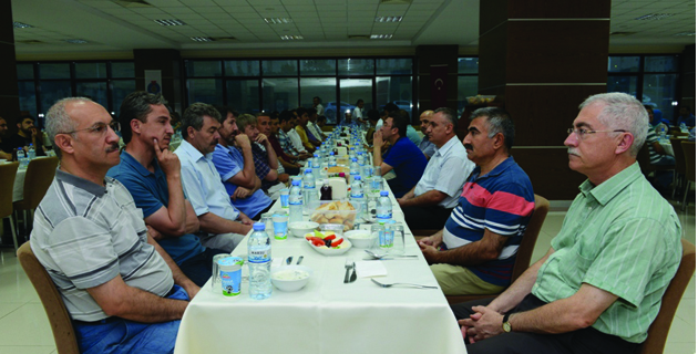 Müdür ve Öğretmenler, KSÜ İftar Yemeğinde Bir Araya Geldi