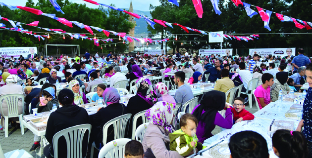 DULKADİROĞLU’NUN İFTAR SOFRASI DİVANLI’DA KURULDU