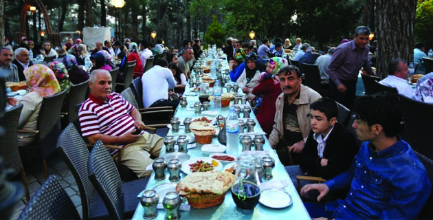 AFŞİNLİLER İFTARDA BİR ARAYA GELDİ
