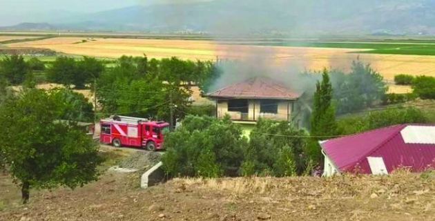 K.Maraş’ta İki Katlı Ev Yandı