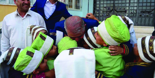 TOPLUMSAL BİRLİKTELİĞİN EN GÜZEL ÖRNEKLERİNİ SERGİLİYORUZ