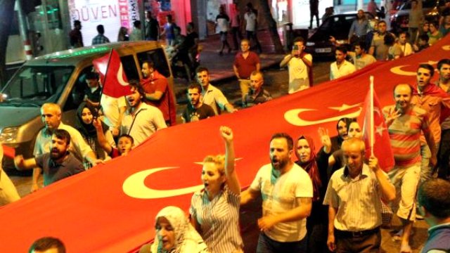 500 Metrelik Bayrakla Darbe Girişimi Tepkisi
