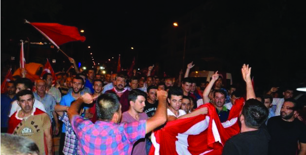 Vatandaşlardan Şehit Olan Polisin Ailesine Ziyaret
