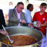 Afşin Belediyesi aşure dağıttı