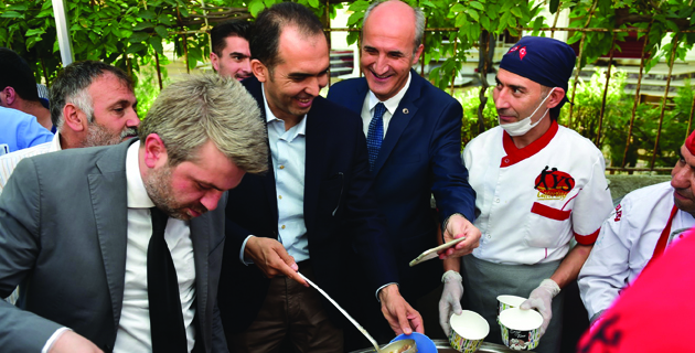 DULKADİROĞLU’NDA AŞURE KAZANI BİRLİK VE BERABERLİK İÇİN KAYNADI