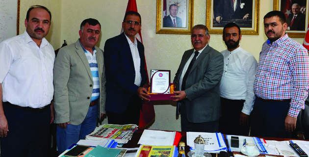 DİN GÖREVLİLERİNDEN MAHÇİÇEK’E PLAKET