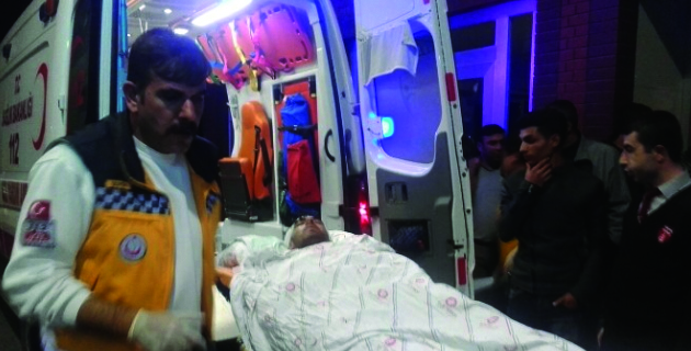 Otomobil, Römorka Arkadan Çarptı 3 Ağır Yaralı