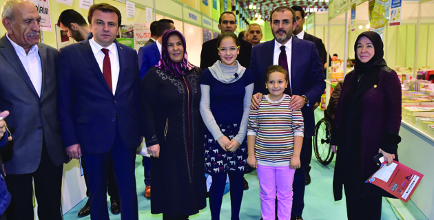KÜLTÜR ESKİ BAKANI ÜNAL’DAN KİTAP FUARINI ZİYARET
