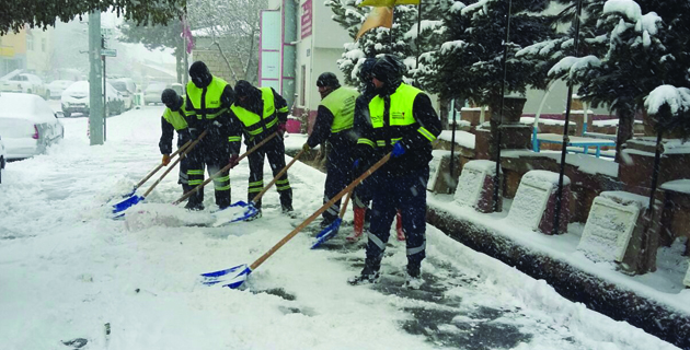 BÜYÜKŞEHİR KAR TEMİZLEME ÇALIŞMALARINA BAŞLADI