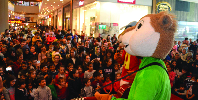 MİNİKLER, PİAZZA’DA EĞLENCEYE DOYDU