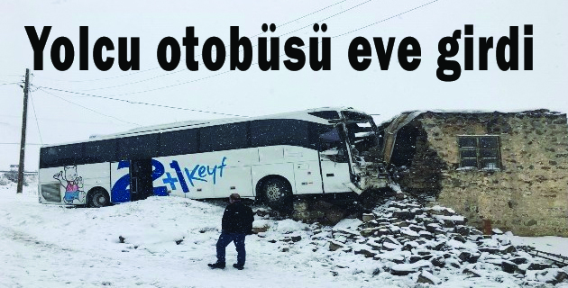 Yolcu otobüsü eve girdi