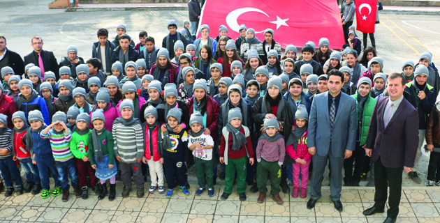 PAZARCIK BELEDİYESİNDEN ÇOCUKLARA BERE VE ATKI