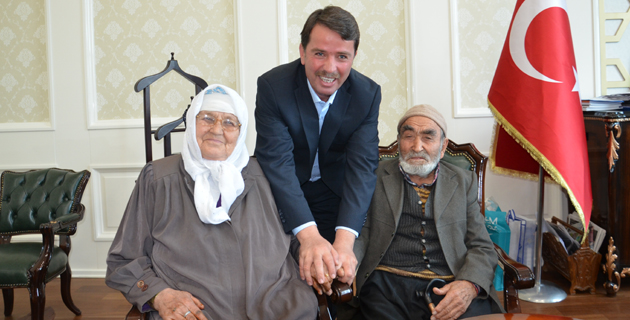 Bir Yastıkta Yarım Asırlık Çiftler