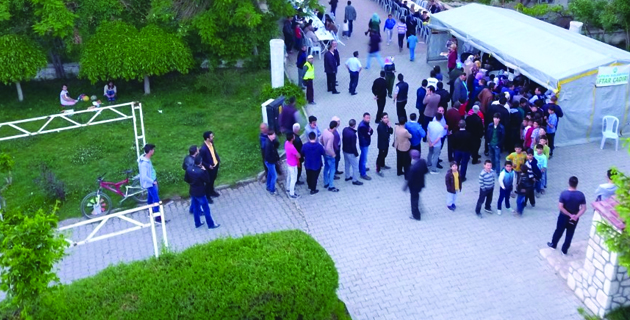 BELEDİYENİN İFTAR SOKAĞINA YOĞUN İLGİ