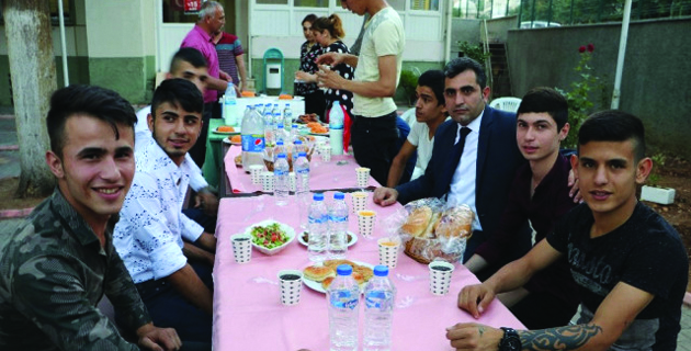 Polis,Gençlerle İftarda Buluştu