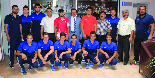 ŞAMPİYON GÜREŞ TAKIMINDAN ZİYARET