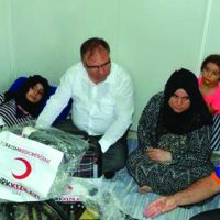 K.maraş Kızılay’dan Mültecilere Tekerlekli Sandalye