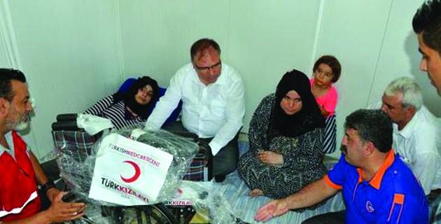 K.maraş Kızılay’dan Mültecilere Tekerlekli Sandalye